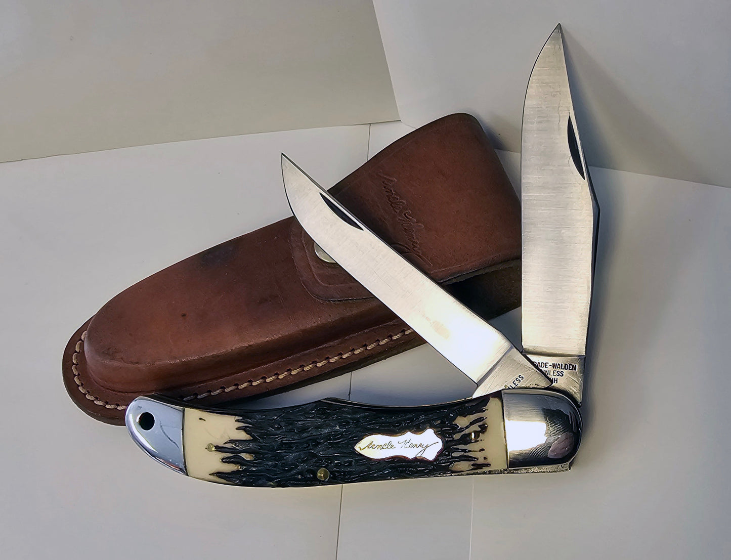 Vintage Schrade-Walden 1970-73 227UH New Condition with Original Sheath