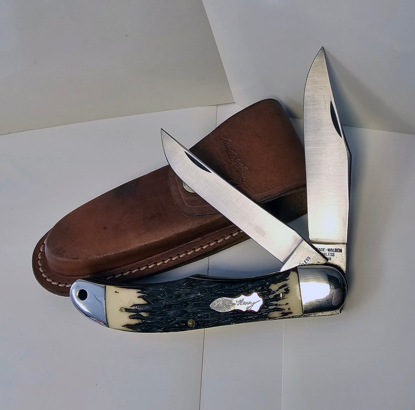 Vintage Schrade-Walden 1970-73 227UH New Condition with Original Sheath