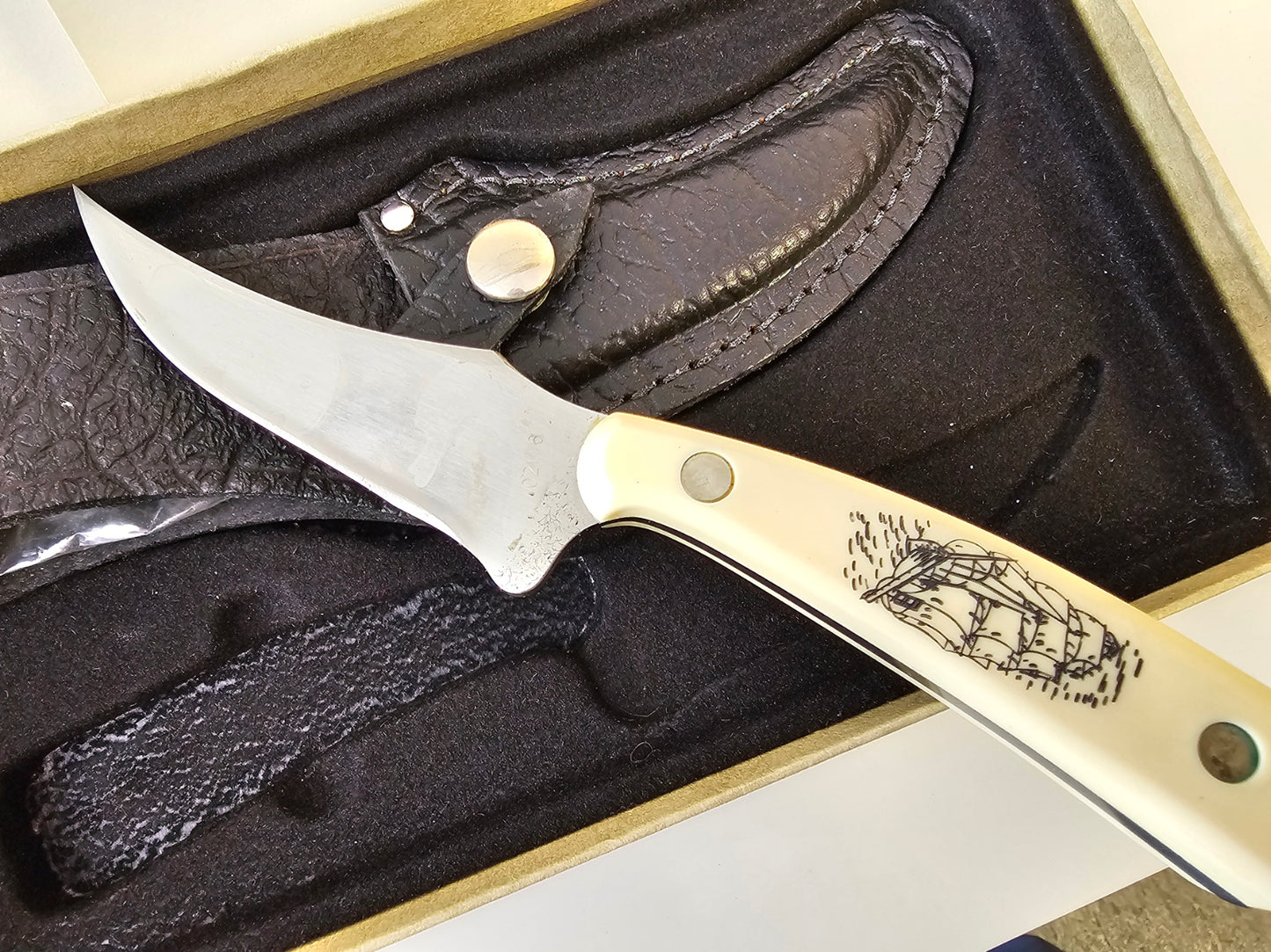 Vintage Schrade USA 1976 Scrimshaw Sharpfinger 152SC Knife Original Box and Papers - Never Sharpened, Carried or Cleaned MINT Untouched Condition