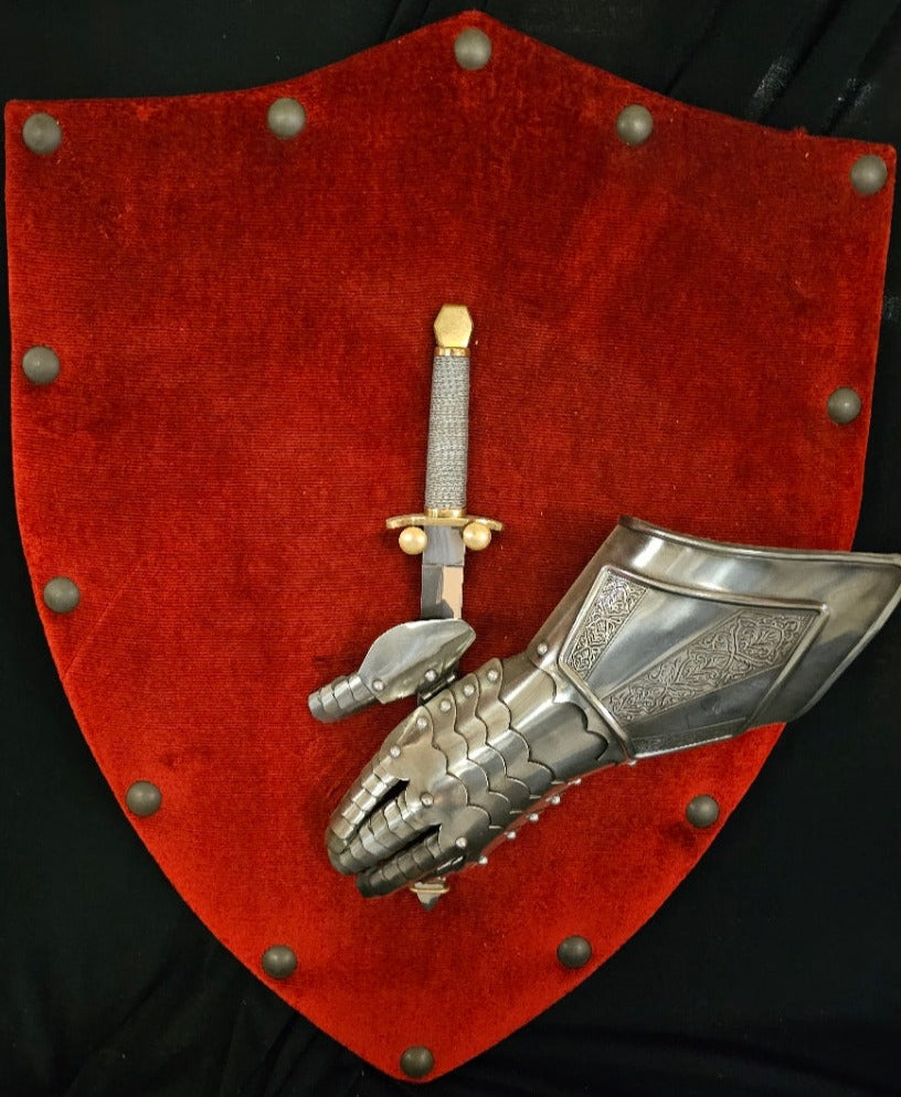 Vintage Armaduras Medieveles Shield and Gauntlet With dagger Wall Decoration