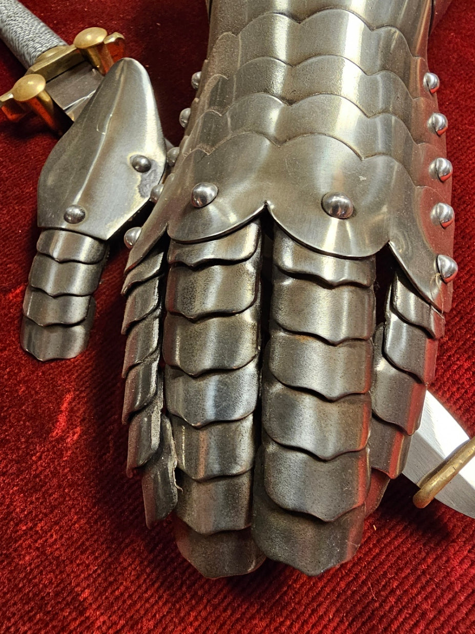 Vintage Armaduras Medieveles Shield and Gauntlet With dagger Wall Decoration