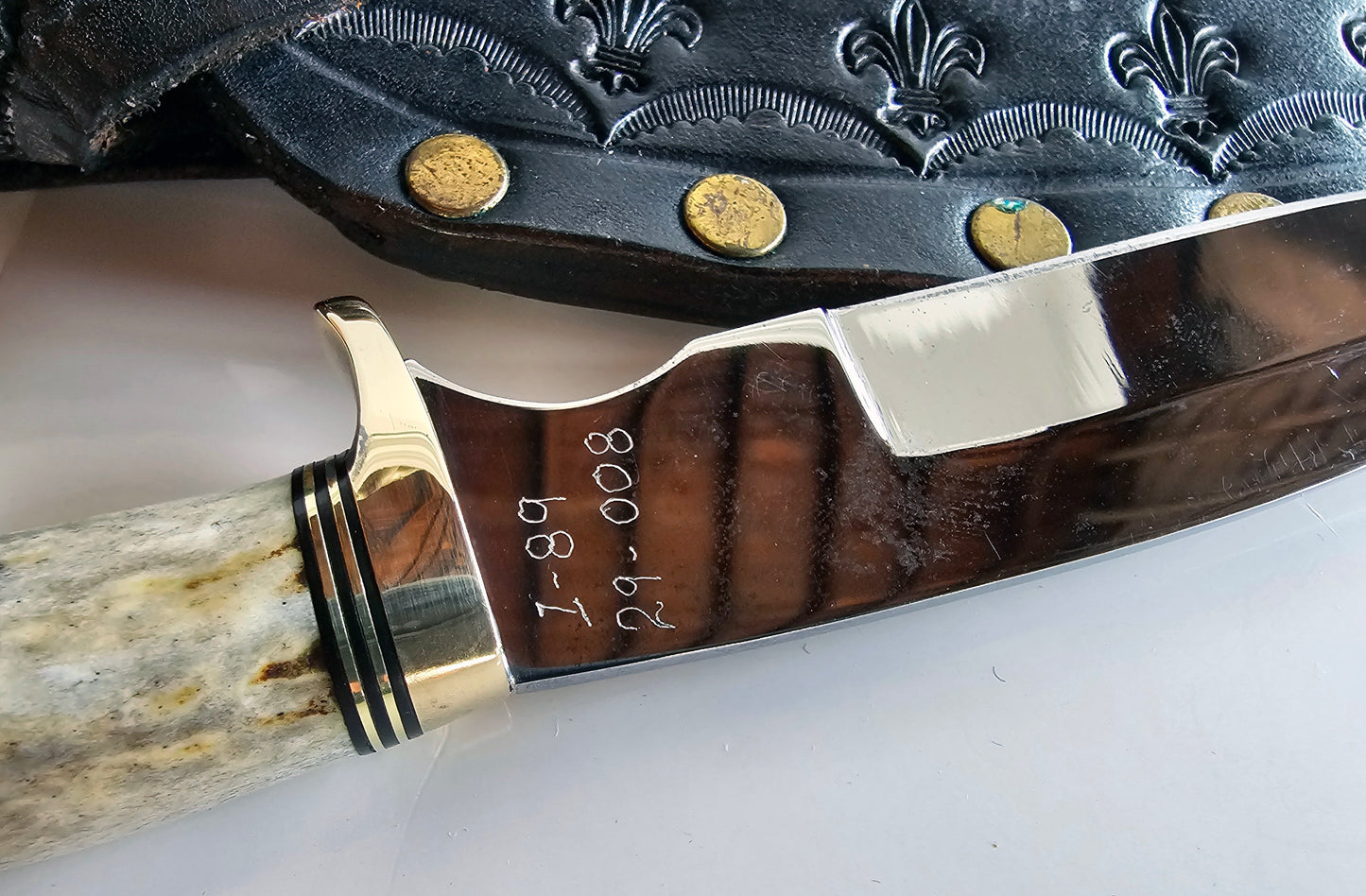 Vintage North and Prater January 1989 10 1/4" Blade Crown Stag Handle with original Leather Sheath