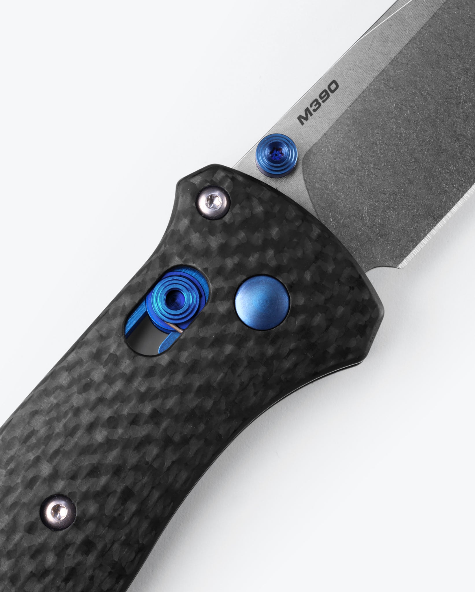 Benchmade 537-09 Bailout with dual thumb stud detail — ClassicBlades