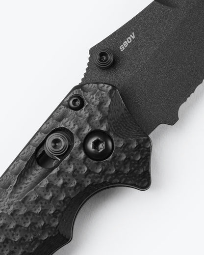 Benchmade 865SBK Mini Bedlam showing aggressive milling, finger grooves, chamfered backspacer and AXIS Lock — ClassicBlades