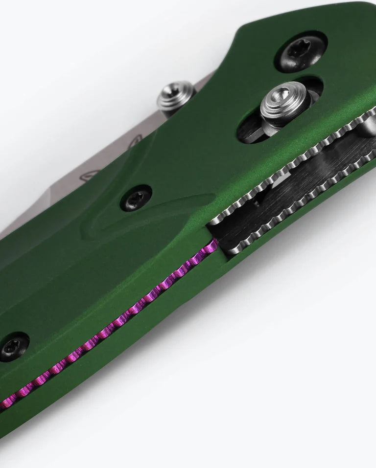 Benchmade 940 Osborne AXIS lock mechanism detail