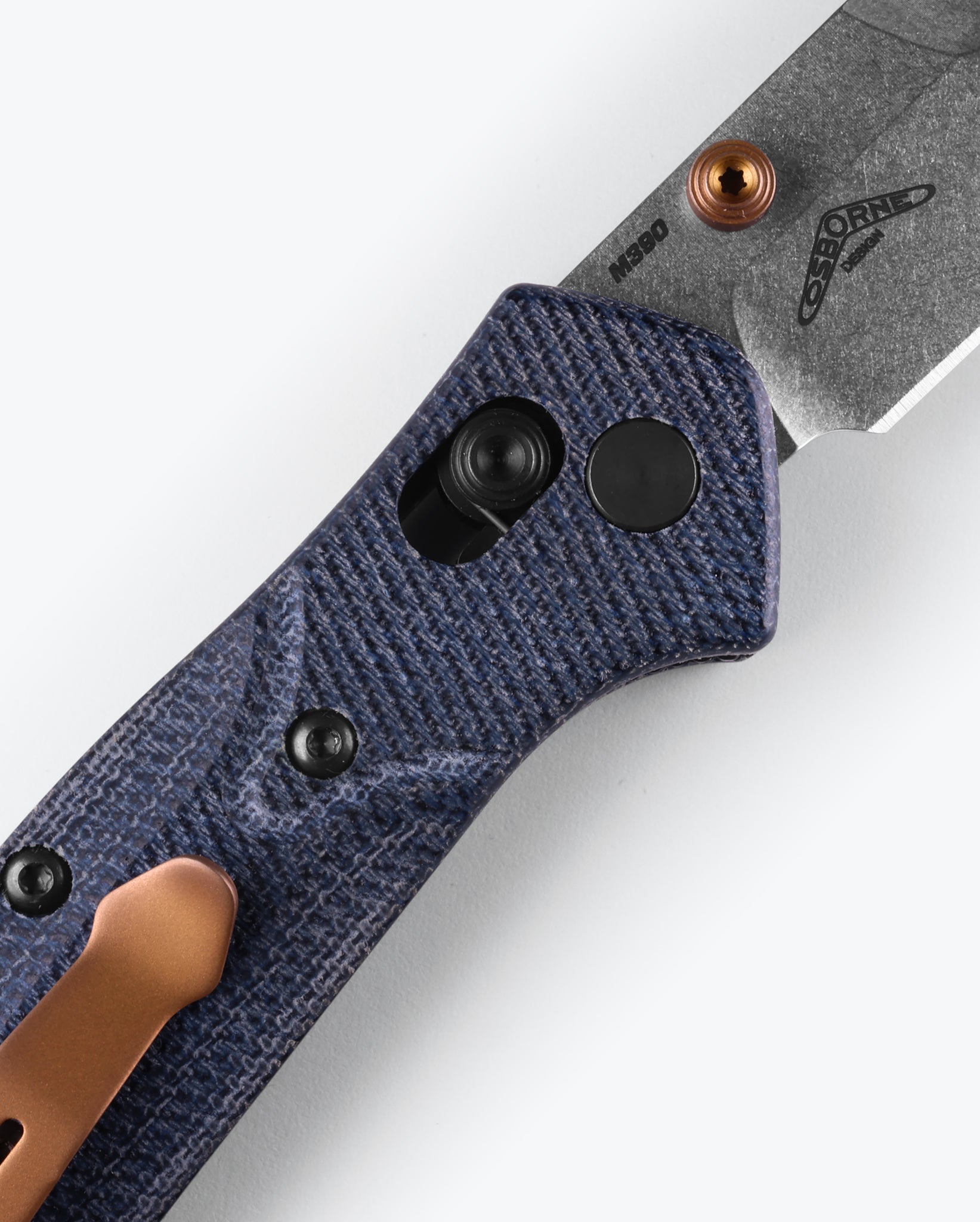 Benchmade 945-04 Mini Osborne AXIS Lock detail — ClassicBlades