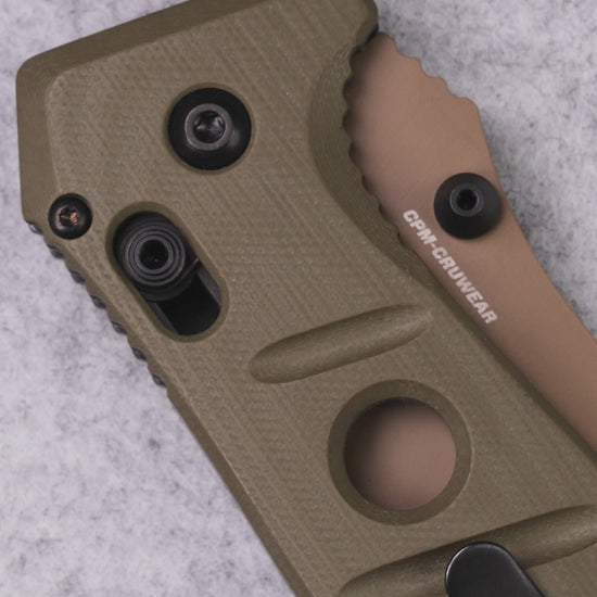 Outdoor and tactical knife with precision engineering, Benchmade 275 Adamas in hand