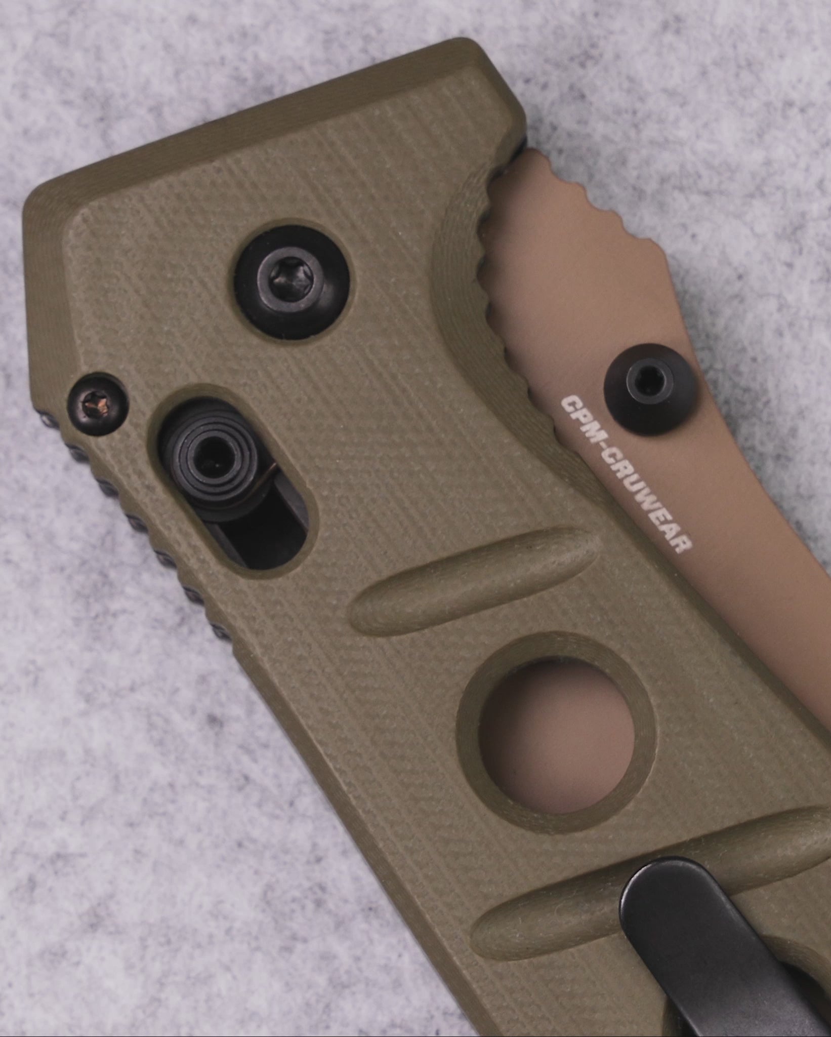 Outdoor and tactical knife with precision engineering, Benchmade 275 Adamas in hand