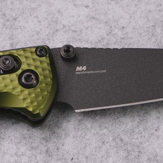 AXIS lock mechanism on Benchmade Full Immunity compact knife