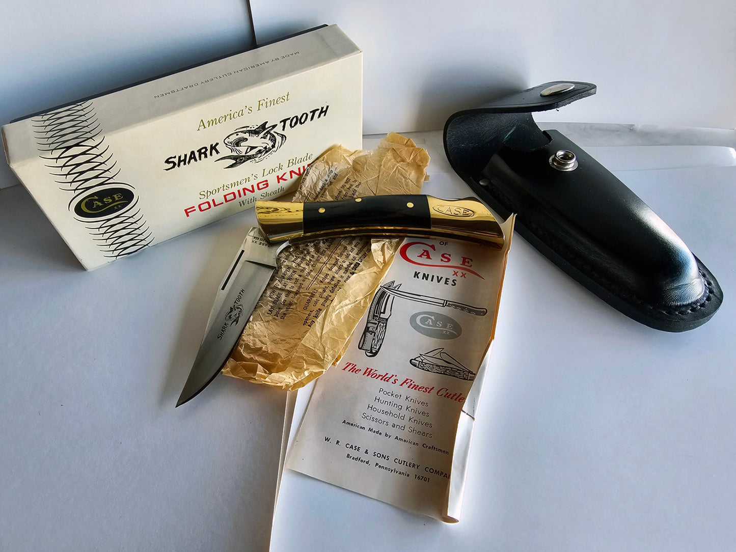 Vintage Case XX 1975 (5 Dot) Shark Tooth LockBack P197 L SSP Single Blade Mint Condition Original Paper, Sheath and Box